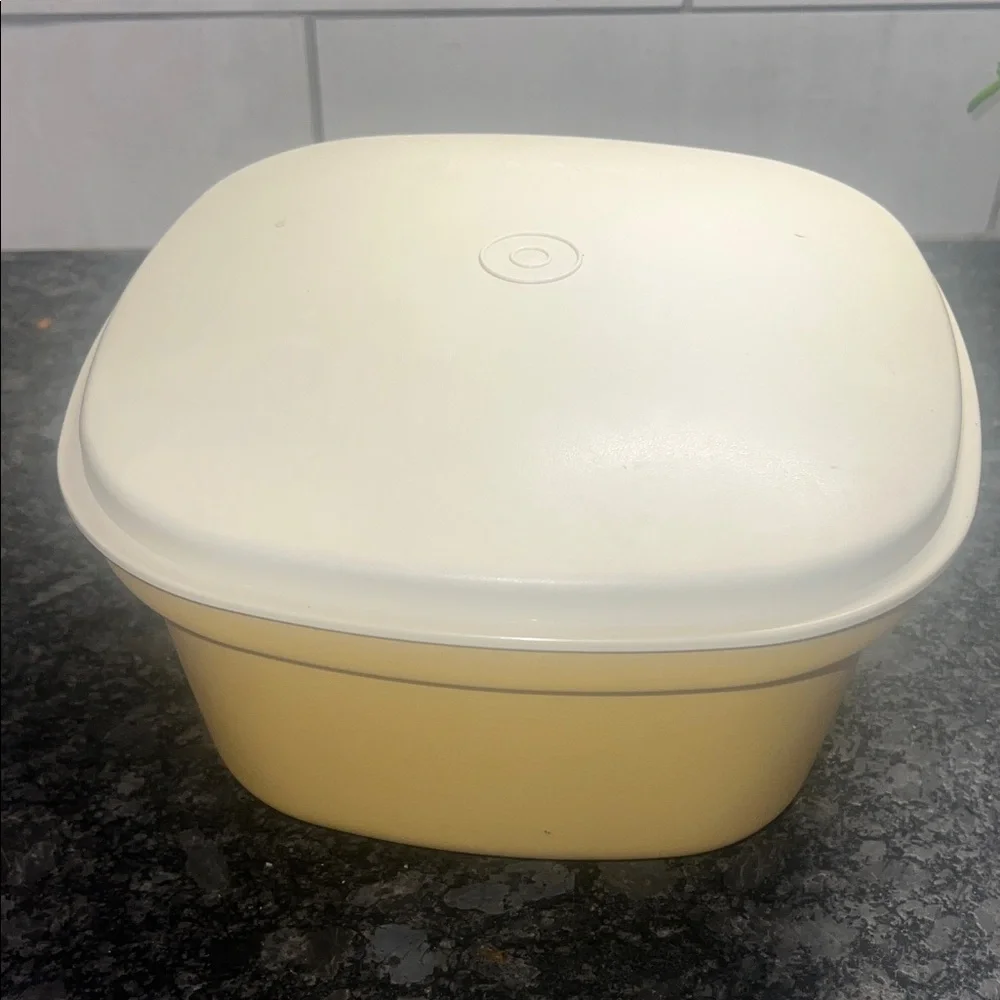 Vintage Tupperware Steamer Cream and harvest gold. Like new!!